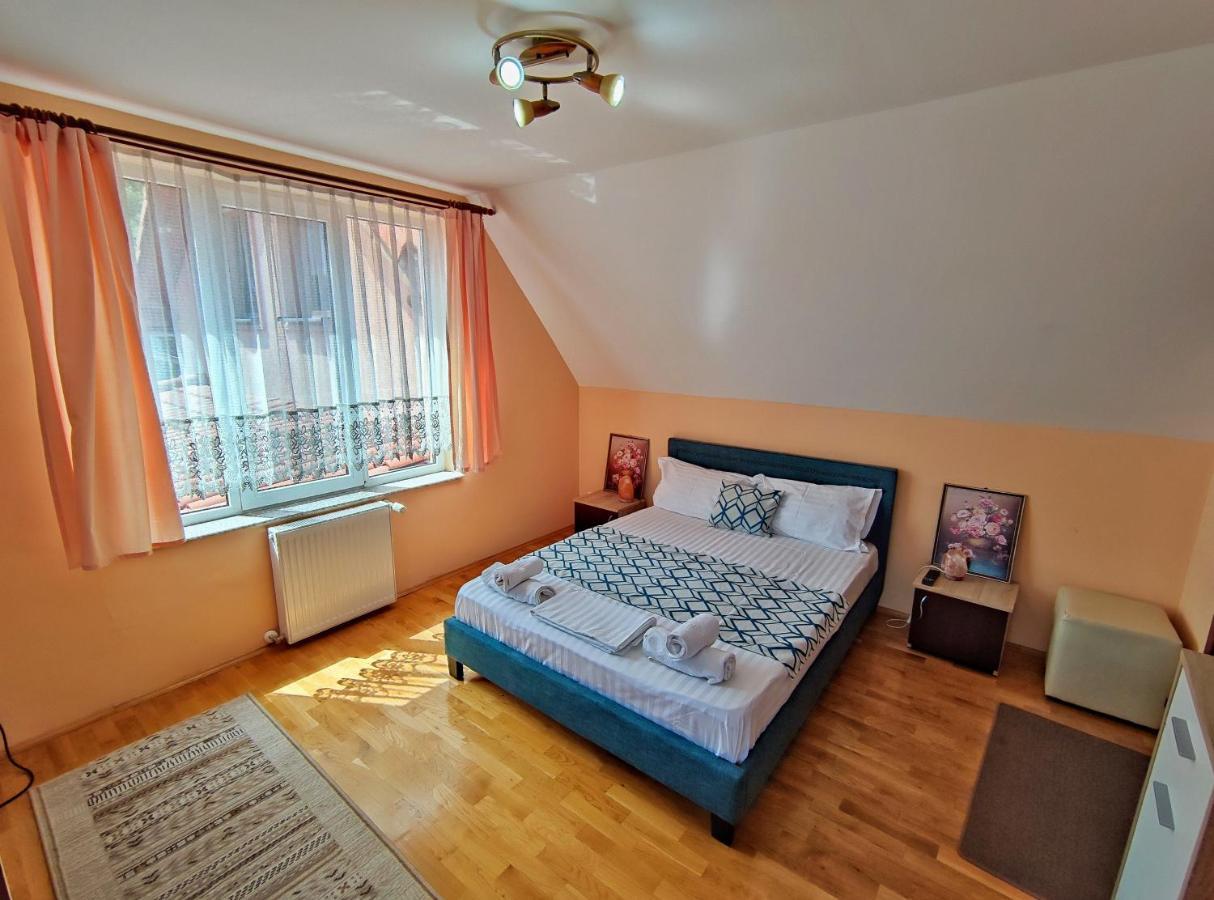 Pensiune Casa Adam 3*
